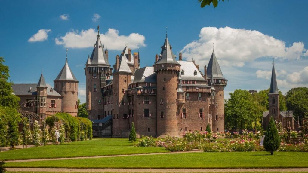 Kasteel de Haar - 15 Hidden Gems in the Netherlands You Must Visit